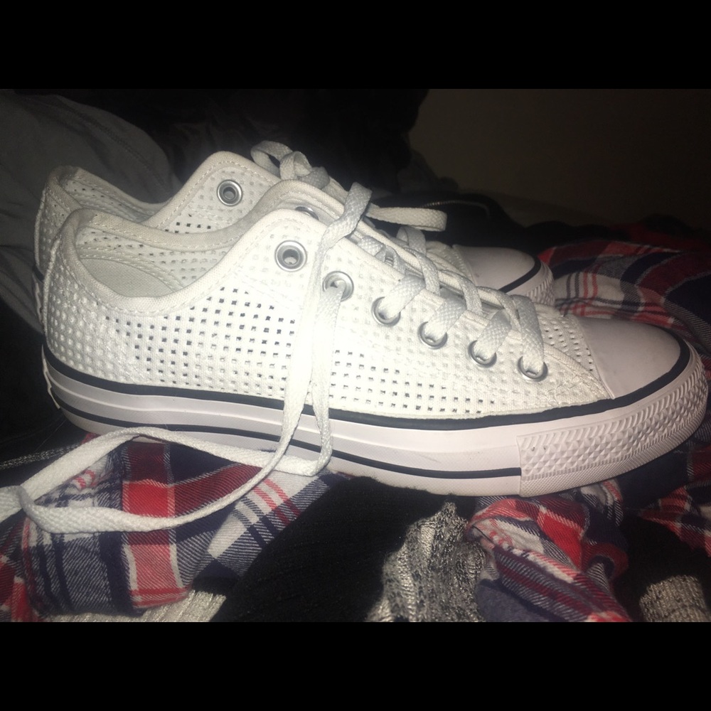 White converse - Picture 2 of 4